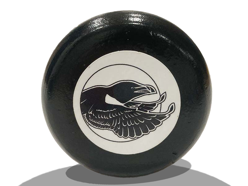 Close-up of the knob on a Razorbill bat featuring the bird logo design